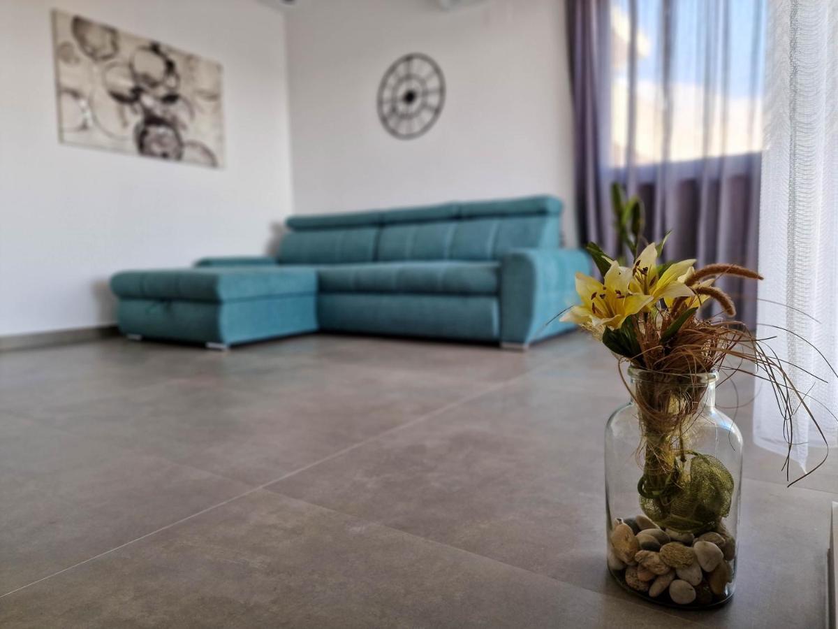 Villa Poseidon Новалья Экстерьер фото