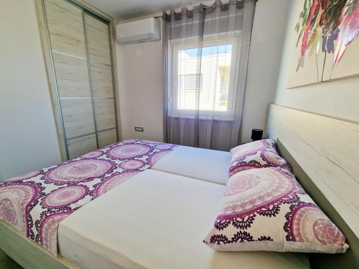 Villa Poseidon Новалья Экстерьер фото